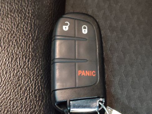 Used 2022 Jeep Compass Latitude FWD image 32