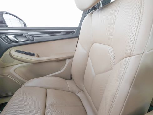 Used 2021 Porsche Macan image 27