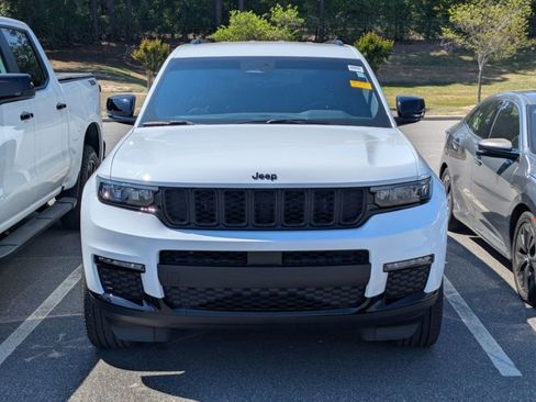 Used 2024 Jeep Grand Cherokee L Limited w/ Black Appearance Package AWD/4WD image 2