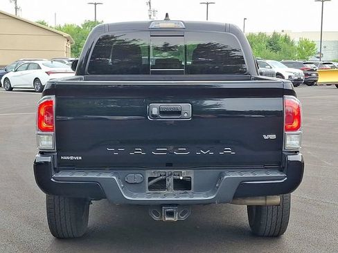 Used 2020 Toyota Tacoma TRD Sport AWD/4WD image 3