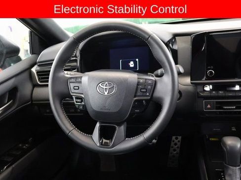 Used 2025 Toyota Camry SE image 17