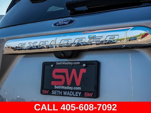 Used 2021 Ford Explorer XLT w/ Equipment Group 202A AWD/4WD image 10