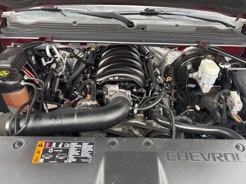 Used 2018 Chevrolet Suburban LT w/ LT Signature Package AWD/4WD image 8
