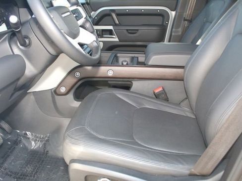 Used 2024 Land Rover Defender 130 S image 21