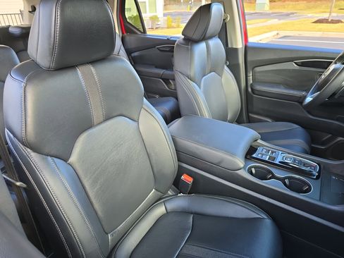 Used 2025 Honda Pilot EX-L image 10