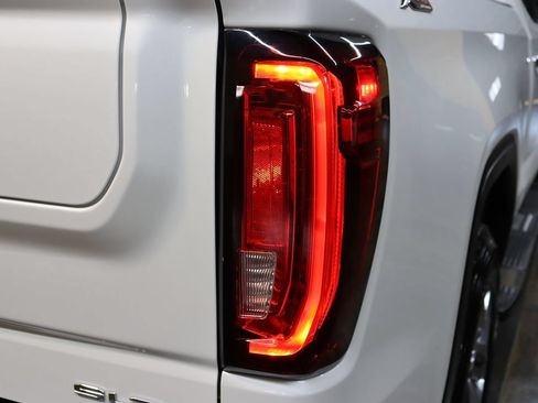 Used 2022 GMC Sierra 1500 SLT w/ SLT Premium Plus Package AWD/4WD image 26