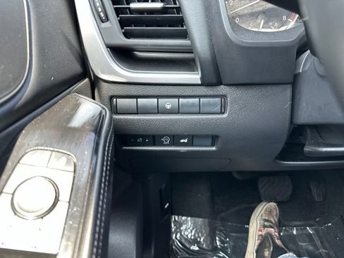 Used 2025 Nissan Rogue SV AWD/4WD image 27