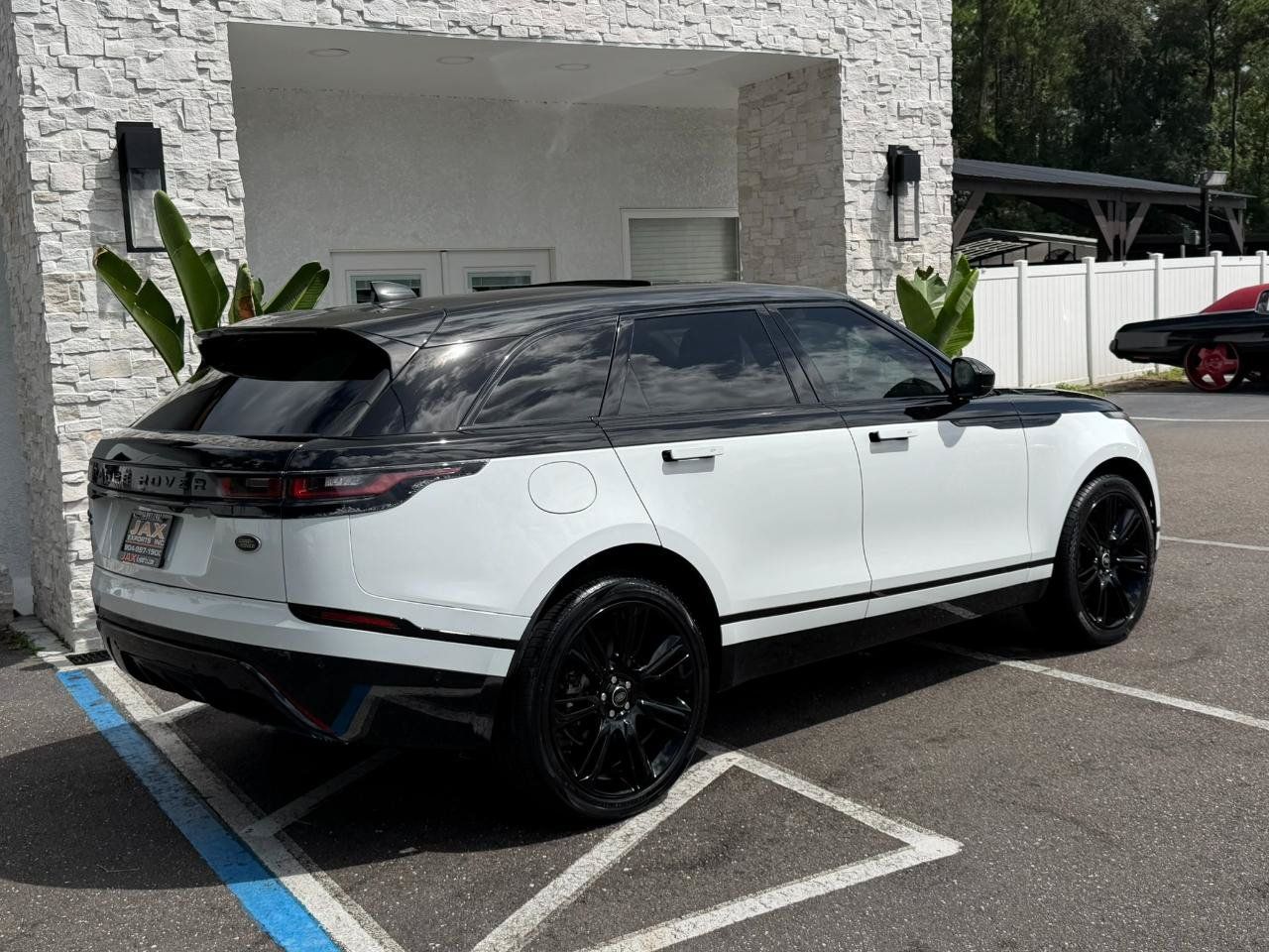 Used 2018 Land Rover Range Rover Velar R-Dynamic SE AWD/4WD image 15