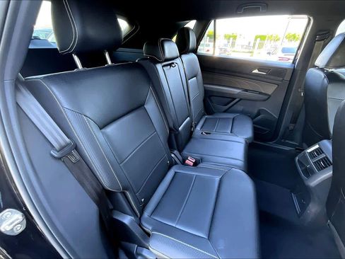 Used 2023 Volkswagen Atlas Cross Sport SE image 19