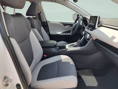 Used 2024 Toyota RAV4 XLE w/ Convenience Package FWD image 30