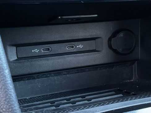 Used 2025 Volkswagen Taos SE image 34