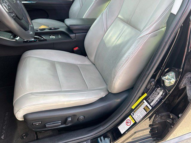 Used 2016 Toyota Avalon Limited w/ Toyota Safety Sense Package FWD image 12