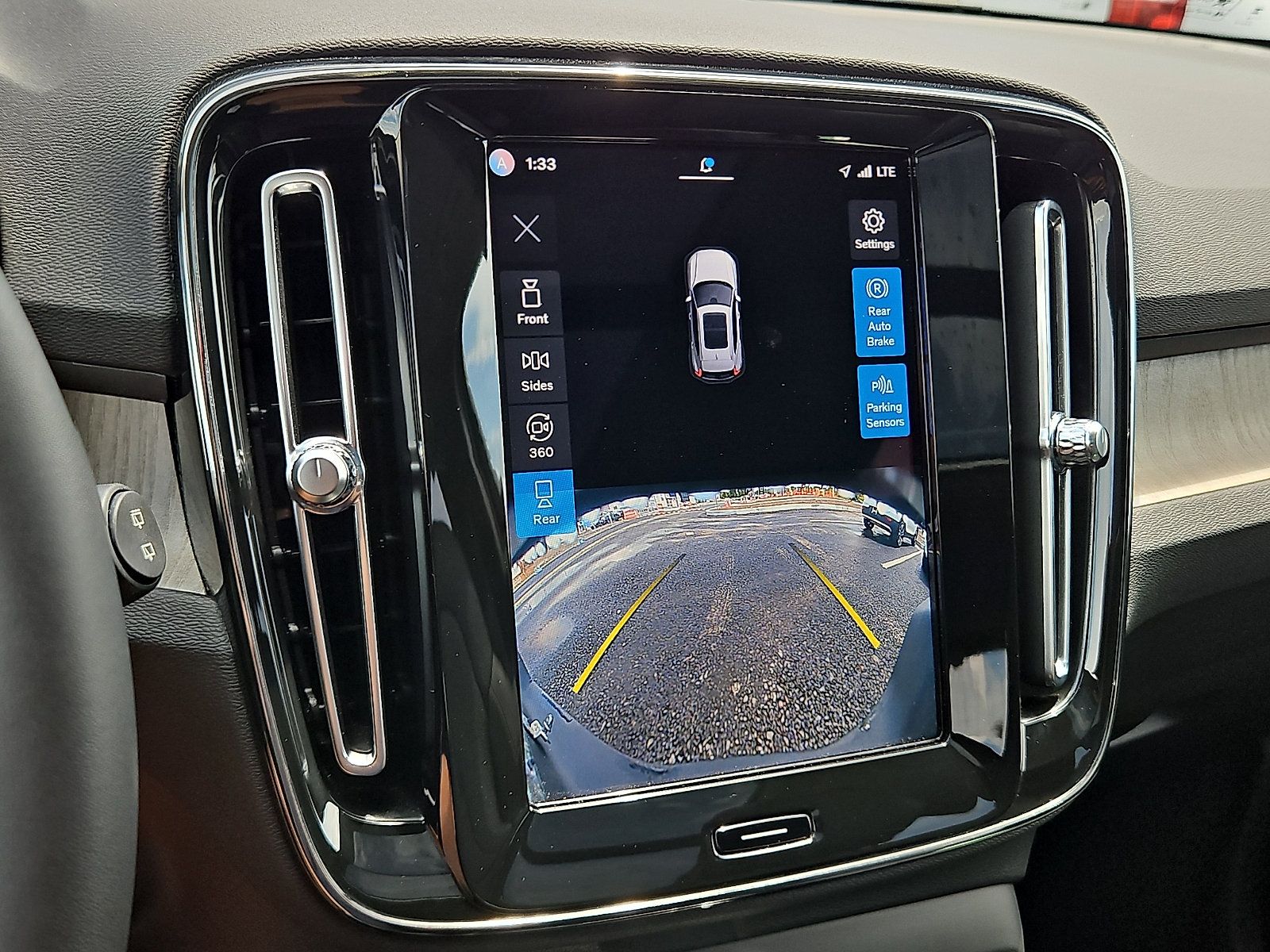 Certified 2023 Volvo XC40 B5 Plus w/ Protection Package Premier AWD/4WD image 19