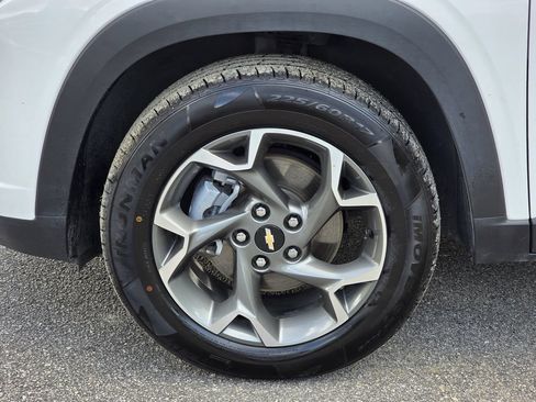 Used 2025 Chevrolet Trax LT FWD image 29