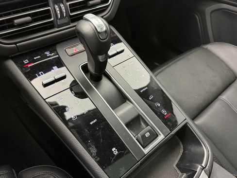 Used 2024 Porsche Macan image 26