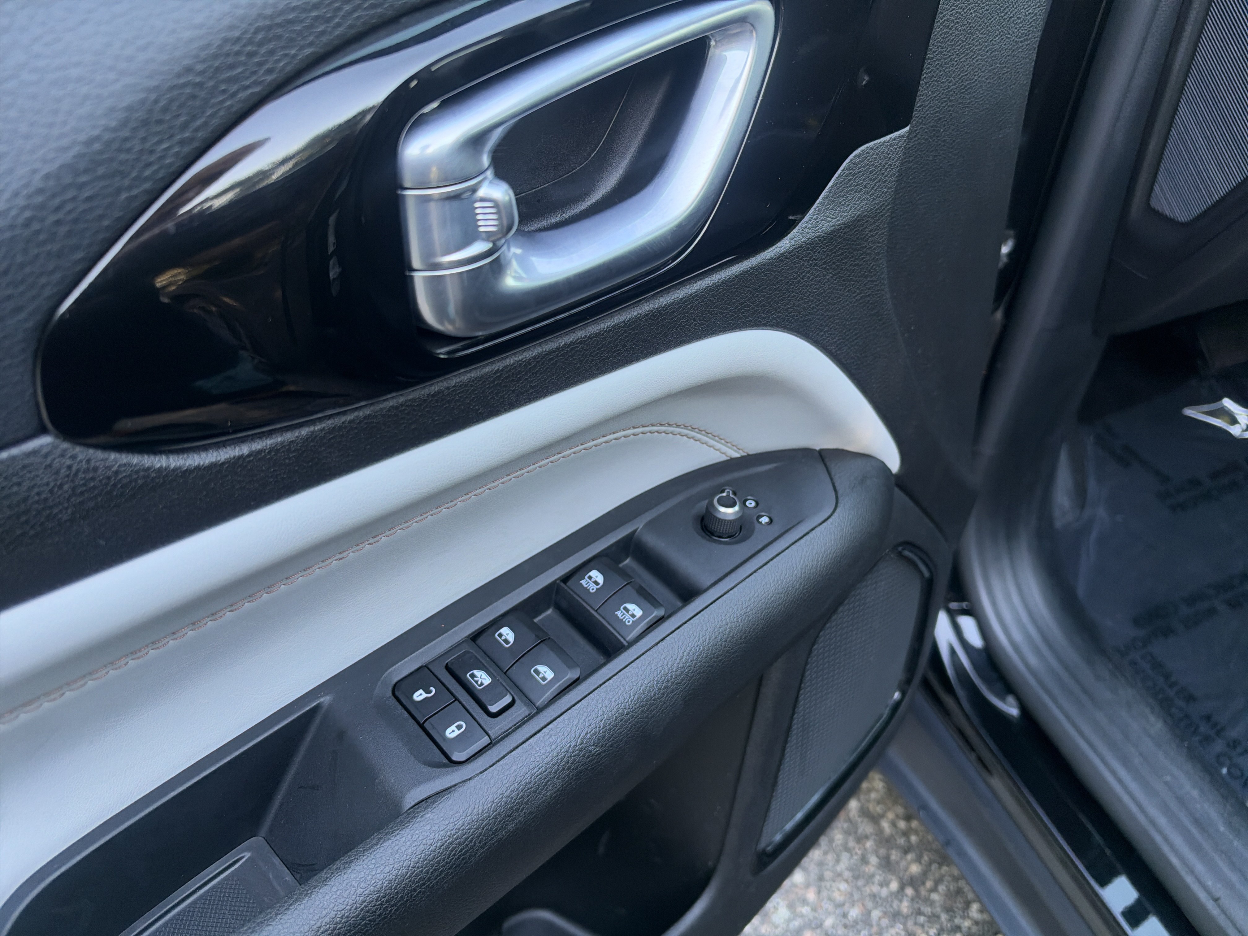 Used 2025 Jeep Compass Limited AWD/4WD image 14