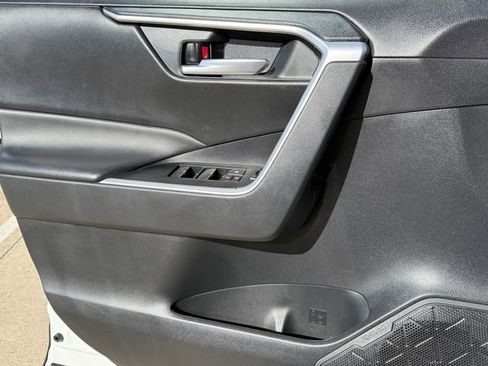 Used 2025 Toyota RAV4 XLE image 23