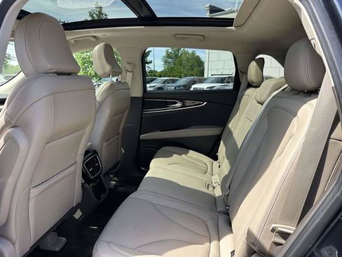 Used 2022 Lincoln Nautilus Reserve AWD/4WD image 31