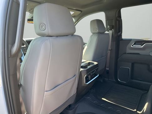 New 2026 GMC Sierra 1500 SLT image 17