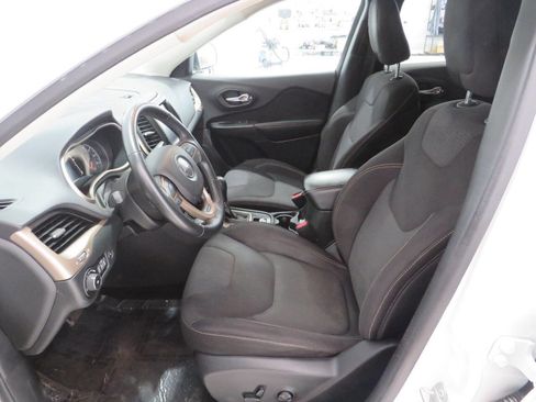 Used 2015 Jeep Cherokee Latitude w/ Comfort/Convenience Group image 12