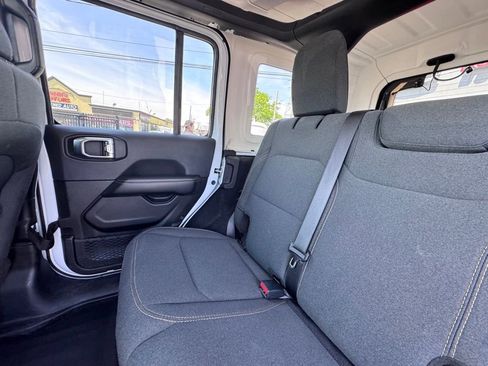 Used 2025 Jeep Wrangler Unlimited Sahara AWD/4WD image 16