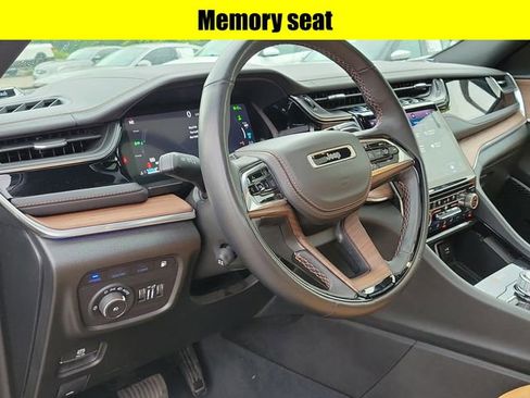 Used 2022 Jeep Grand Cherokee Summit w/ Luxury Tech Group V AWD/4WD image 24