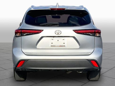 Used 2020 Toyota Highlander XLE FWD image 5