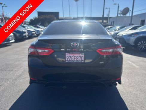 Used 2018 Toyota Camry SE FWD image 5