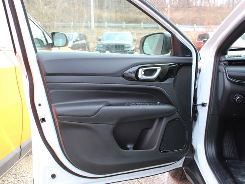 New 2026 Jeep Compass Latitude image 19