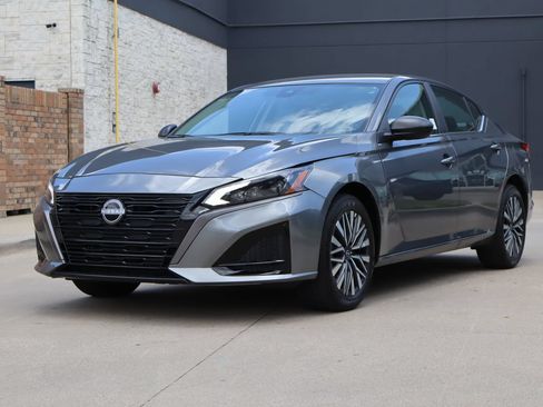 Used 2026 Nissan Altima 2.5 SV AWD/4WD image 2
