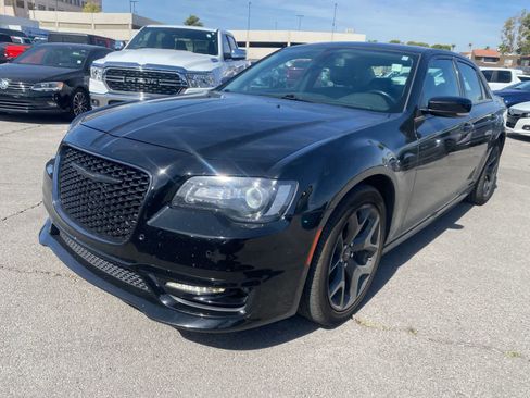Used 2022 Chrysler 300 Touring L w/ Popular Equipment Group RWD image 1