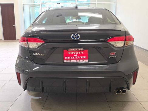 Certified 2025 Toyota Corolla SE FWD image 5