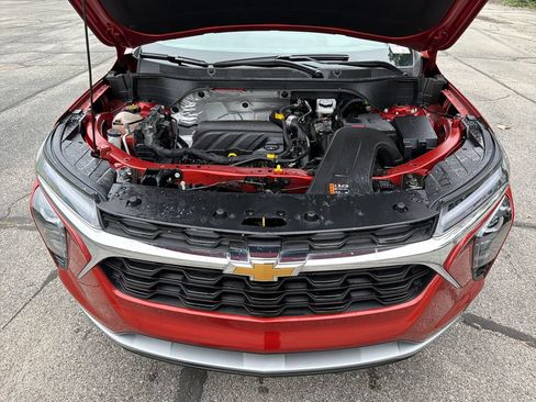 Used 2024 Chevrolet Trax LT w/ Driver Confidence Package FWD image 33