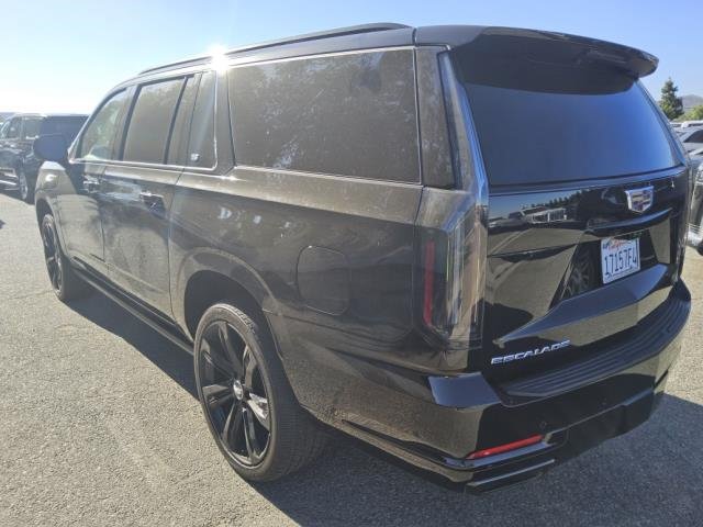 Used 2025 Cadillac Escalade ESV Sport Platinum AWD/4WD image 4