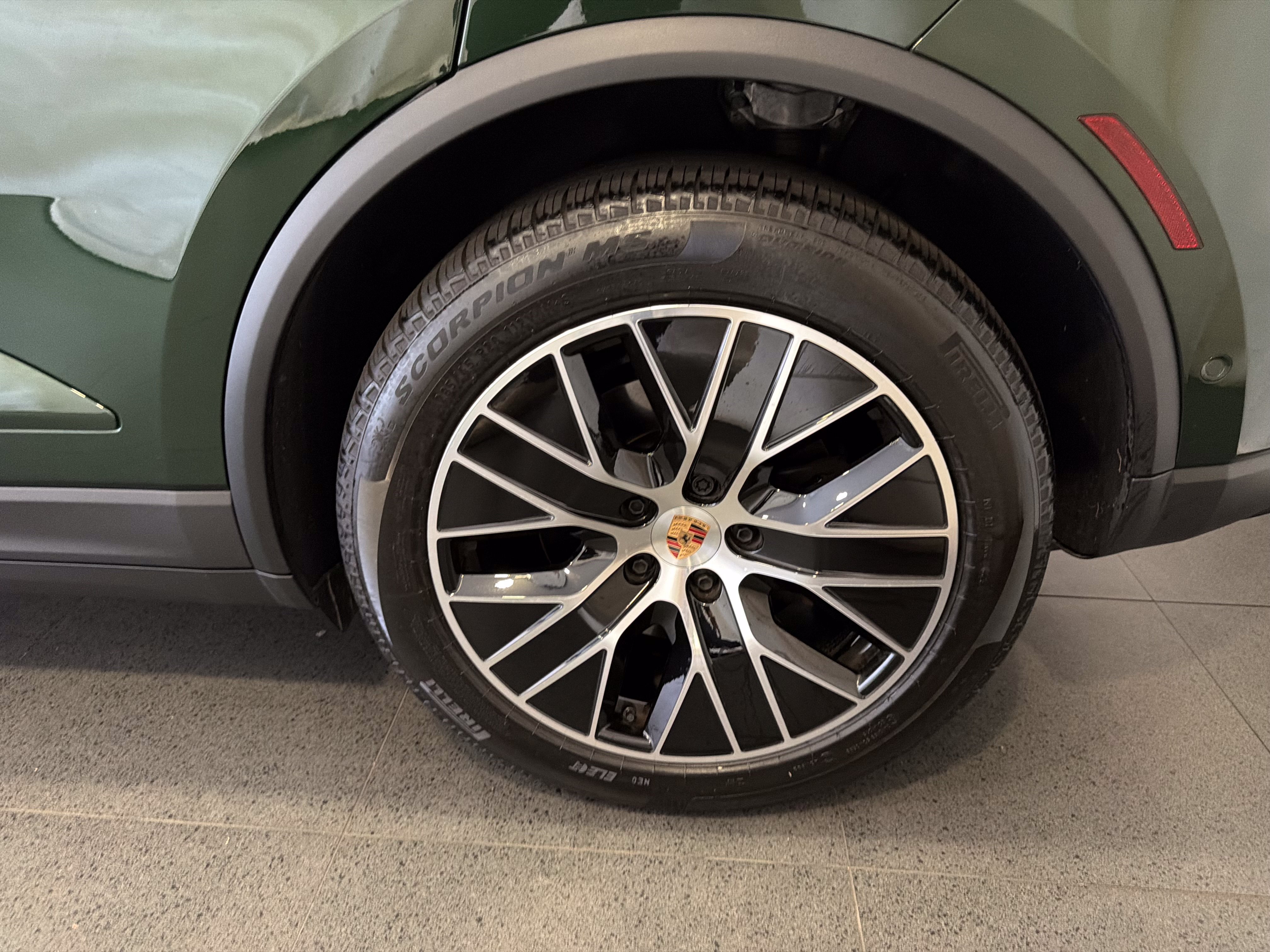 Certified 2026 Porsche Macan 4 Electric AWD/4WD image 11