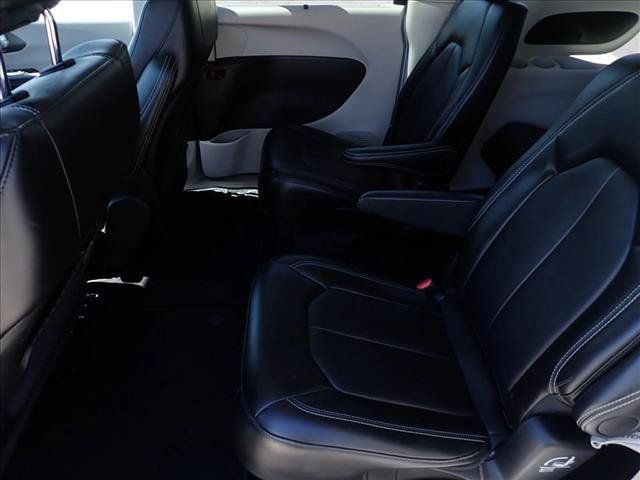 Used 2024 Chrysler Pacifica Touring-L FWD image 10