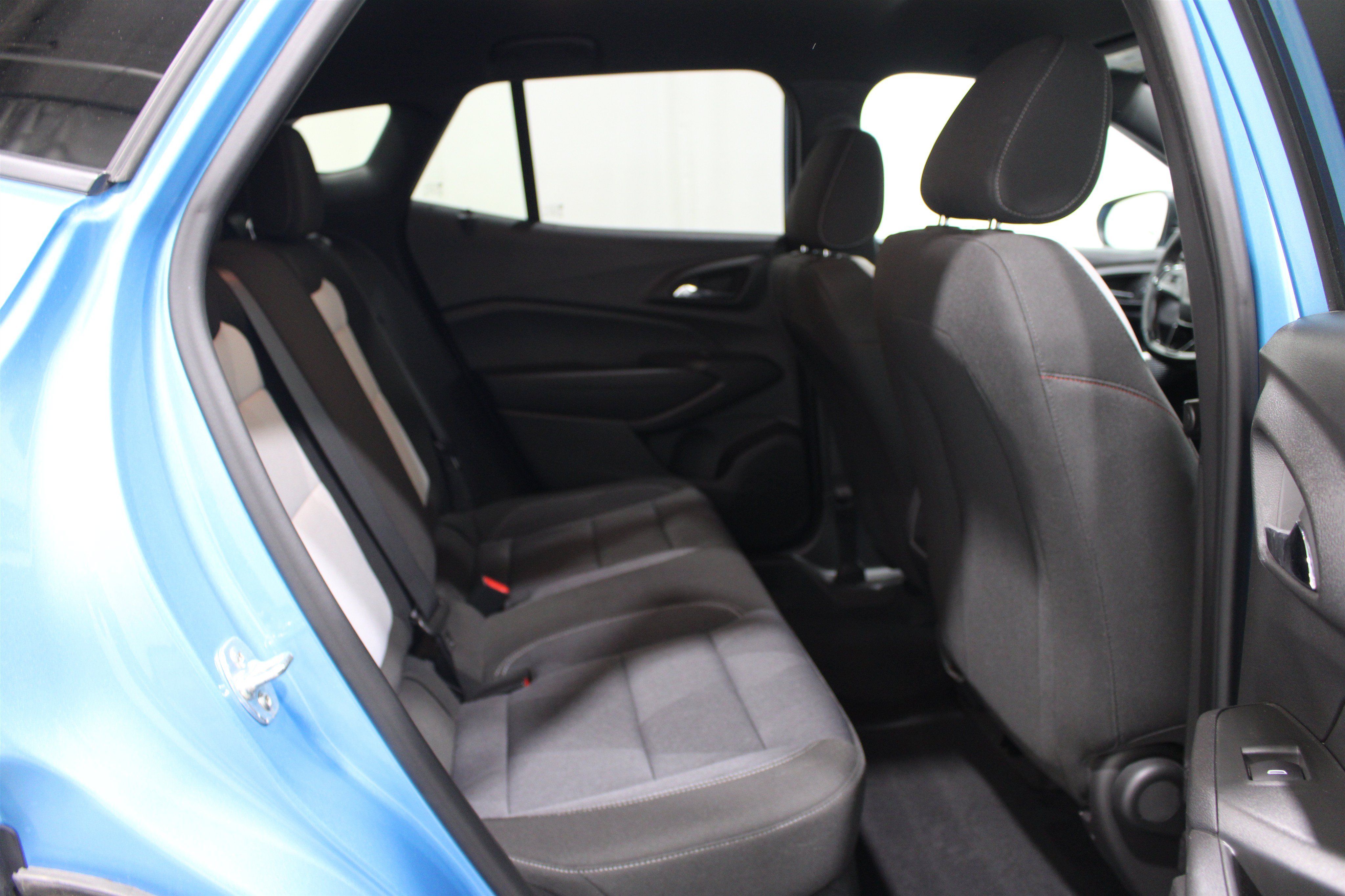 Used 2025 Chevrolet Trax RS w/ Driver Confidence Package FWD image 23