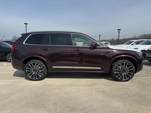New 2026 Volvo XC90 B6 Plus w/ Protection Package image 8
