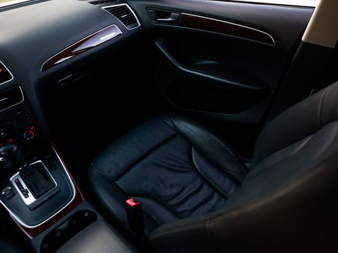 Used 2011 Audi Q5 2.0T Premium image 22