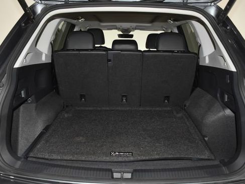 Used 2024 Volkswagen Tiguan SE image 33