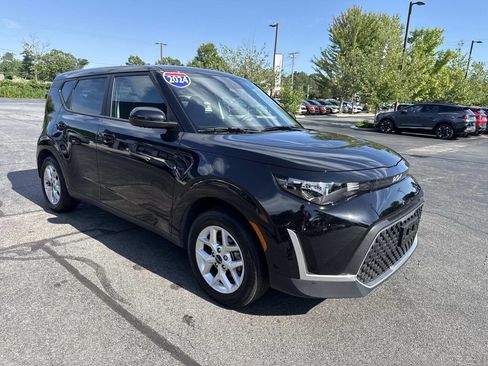 Used 2024 Kia Soul LX w/ Option Group 015 FWD image 9