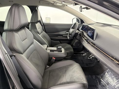 Used 2025 Nissan Ariya AWD image 32