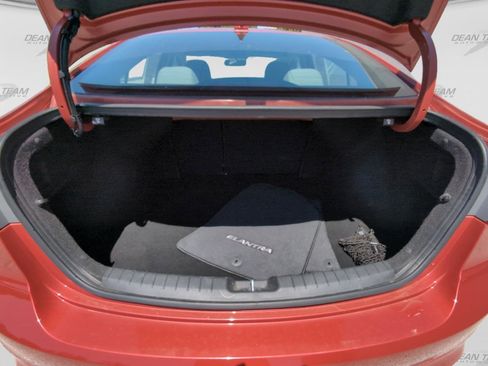 Used 2017 Hyundai Elantra SE FWD image 9