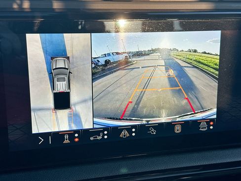 Used 2024 GMC Sierra 1500 AT4 w/ Technology Package image 16