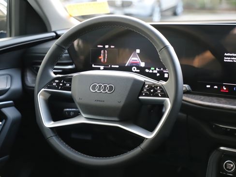 Used 2025 Audi Q5 Premium image 19