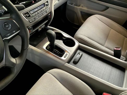 Used 2020 Honda Pilot EX image 18