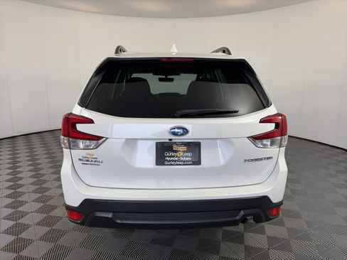 Used 2023 Subaru Forester Premium AWD/4WD image 9