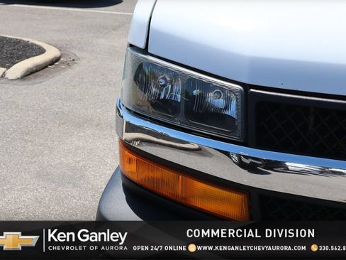 Used 2022 Chevrolet Express 3500 w/ Power Convenience Package RWD image 3