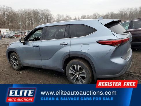 Used 2021 Toyota Highlander XLE image 3