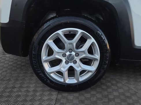 Used 2018 Jeep Renegade Latitude image 33